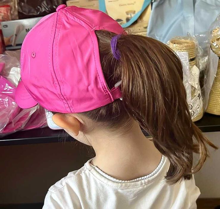 Детски шапки с ШИРОК отвор за опашка размер за 2-6 год