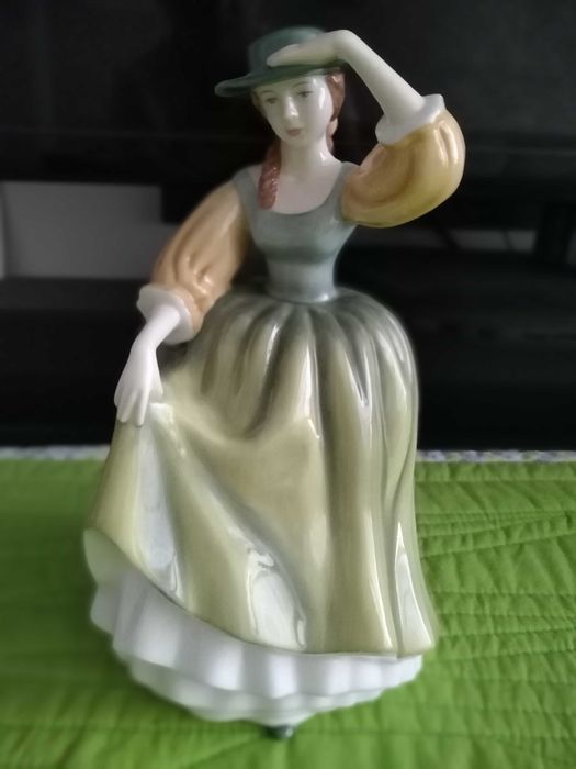 Порцеланови статуетки Coalport  & Royal Doulton
