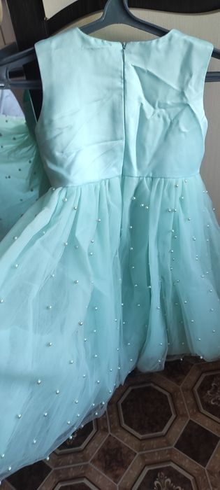 Продам нарядное платье. Для девочки.