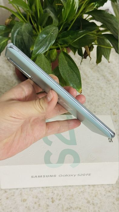 Продам Самсунг s20 fe