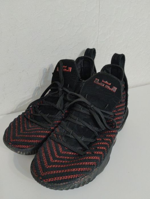 Nike Lebron 16 black