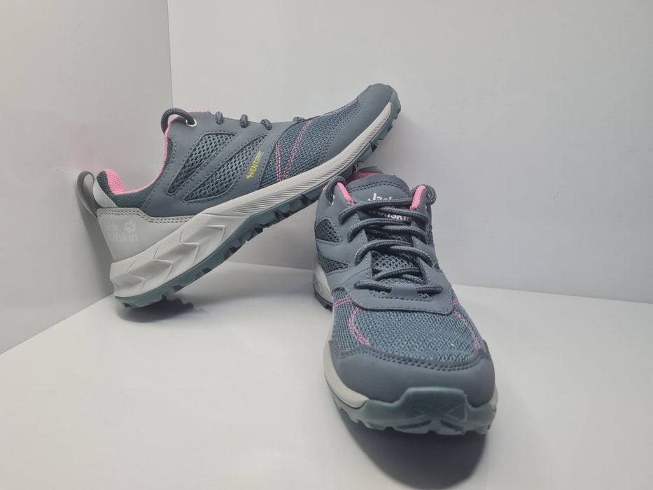 Маратонки Jack Wolfskin 

Чисто нови с кутия.

Размер 40.5 стелка 25.5