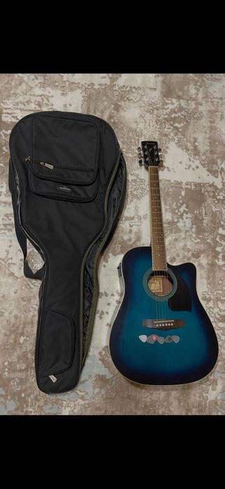 Chitara Ibanez.