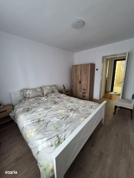 Apartament trei camere , parter, Rovine- Piata