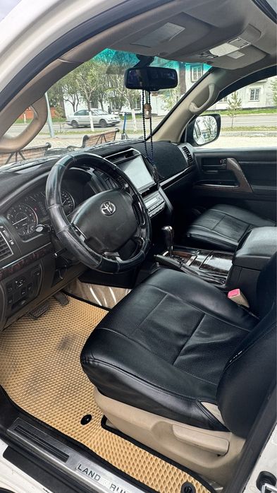 Toyota Land Cruiser 200