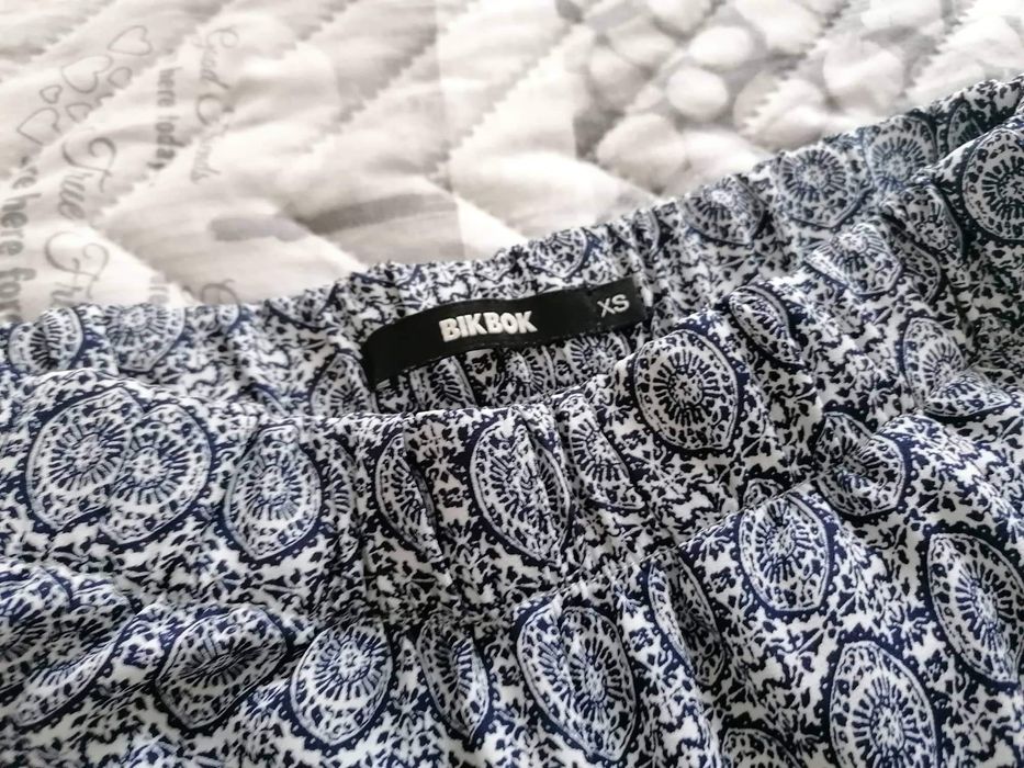 Дамски панталон от лека и ефирна материя