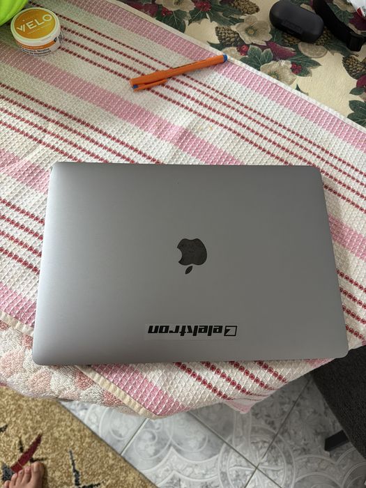 Macbook pro  13 inch 1 tb memorie