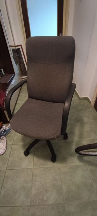 Scaun birou culoare  gri închis capitonat material textil