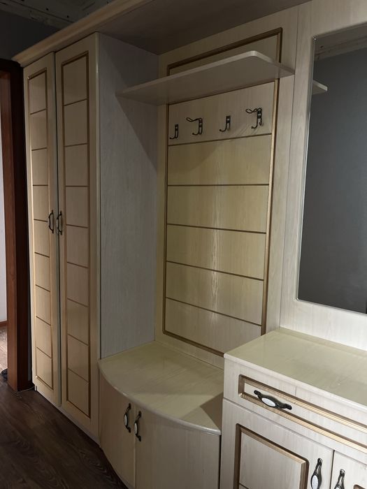 Продам гарнитур прихожий