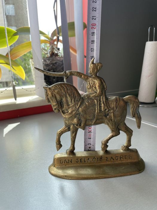 Месингов конник месингови лебеди месингов масивен пепелник