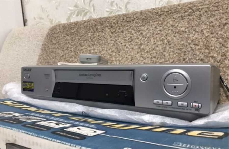 SONY - Video recorder VHS stereo 6 head NOU