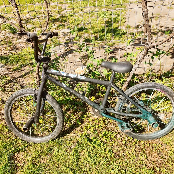 Bmx de scheme . Este de stradă