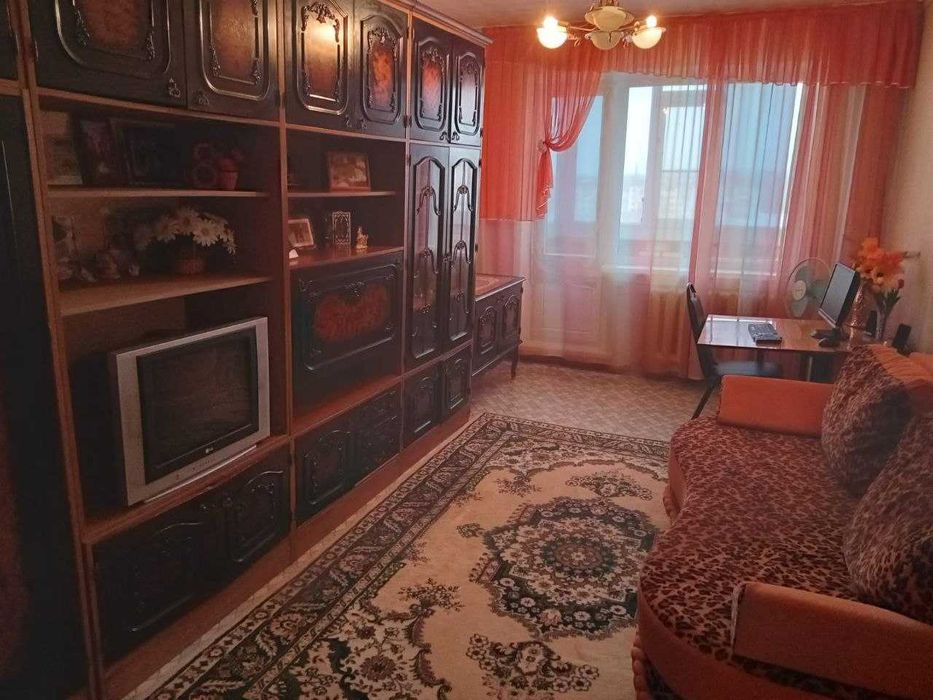 Квартира 4 -комнатная, 4 мкр.