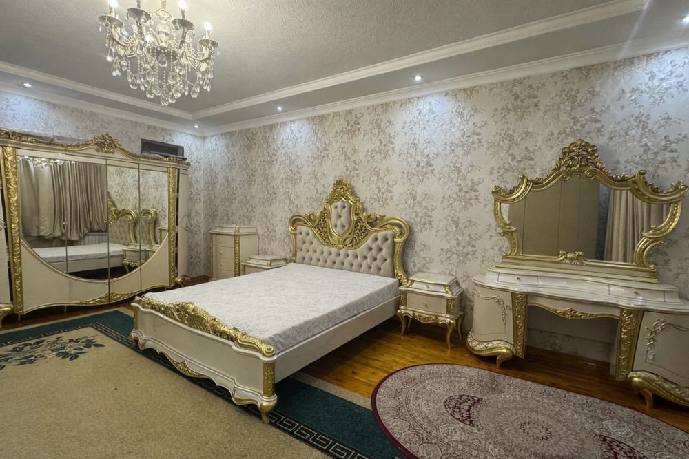 Роскошный спальный гарнитур в классическом стиле