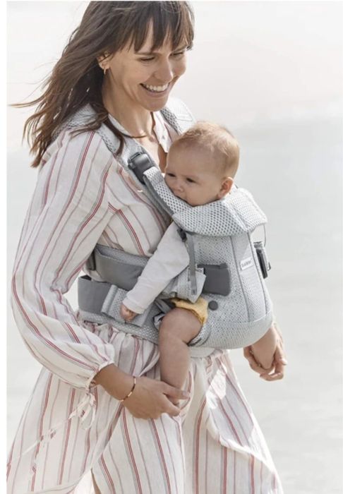 Чисто НОВА МАРКОВА раница за носене на бебе BABY BJORN