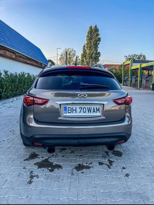 VandSchimb Infiniti FX30D , impozit/an 700 lei