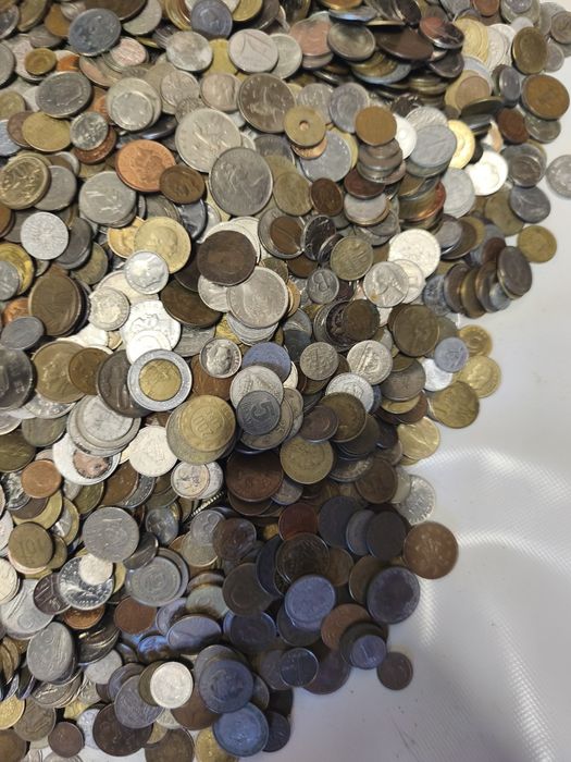 Vând 42 kg de monede din 50 tari. Preț 2050 lei