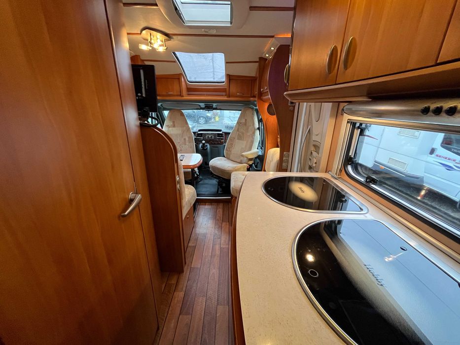 Autorulota FORD HOBBY Van - Semi-Integrata - Panouri Solare