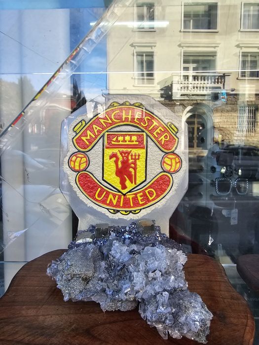 Изработка на футболни емблеми с кристали