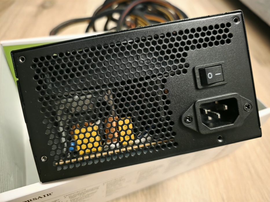 Sursa Corsair CX600, 80 PLUS Bronze, 600W, ventilator de 120 mm