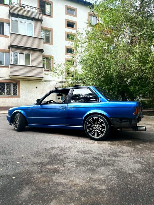 Продам BMW E30 1987 года, Первый Переход.