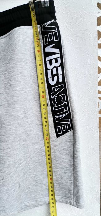 Bermude pantaloni scurti H&M Sweatshorts băieți măr 152 11–12 ani