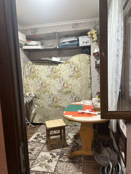 Продаётся 3х комнатная переделанная в 4 х квартира