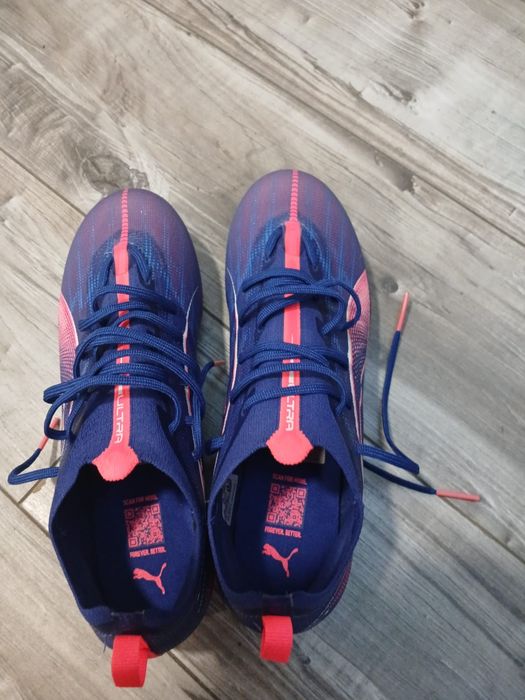 Adidași Puma cu crampoane