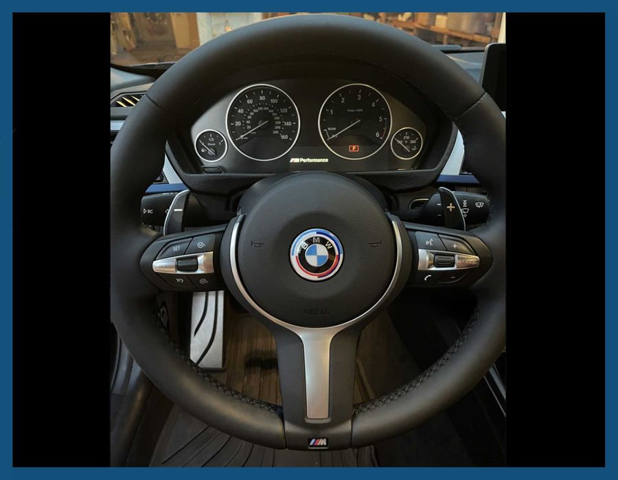 Emblema volan / logo autoadeziv BMW 45mm - seria 1 / 3 / 5 / 7 / X1 / X3 / X5 / X6 - model aniversar
