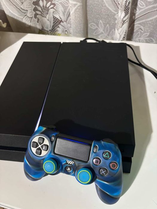 Vând PS4 in stare foarte bună