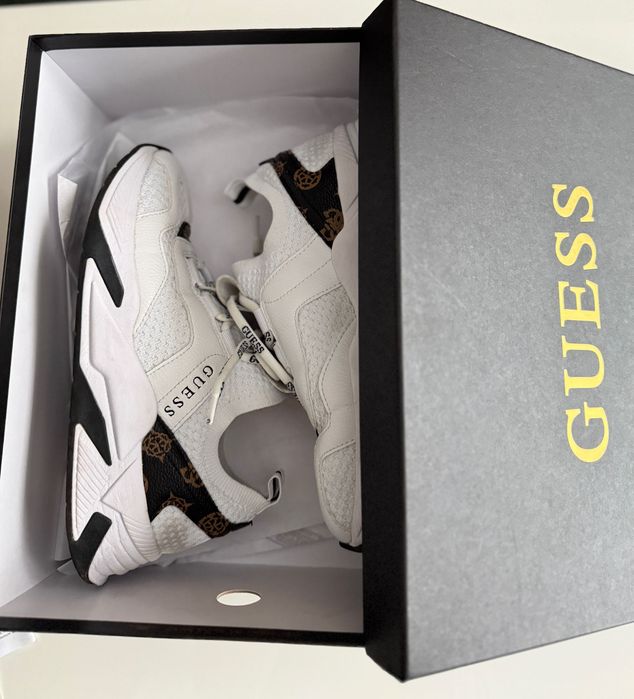 Adidași pentru femei GUESS