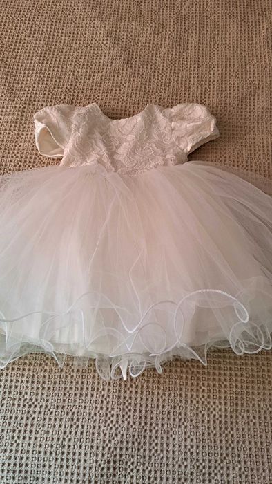 Рокля за повод с тюл и дантела