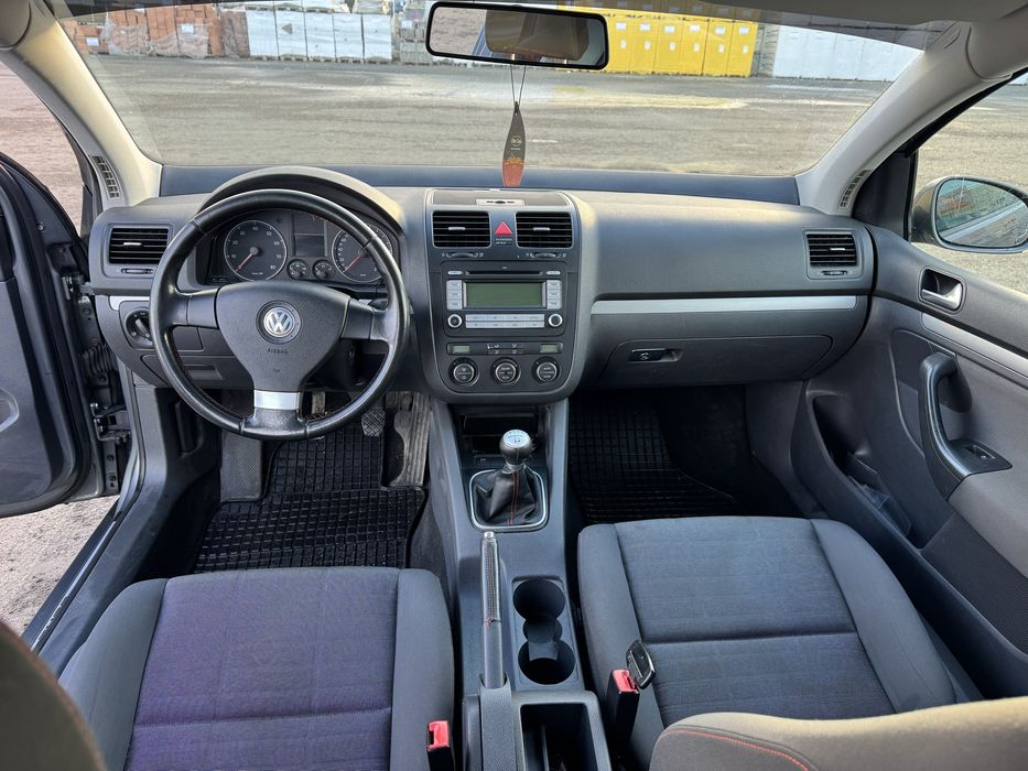 Volkswagen Golf – Benzină – 2006