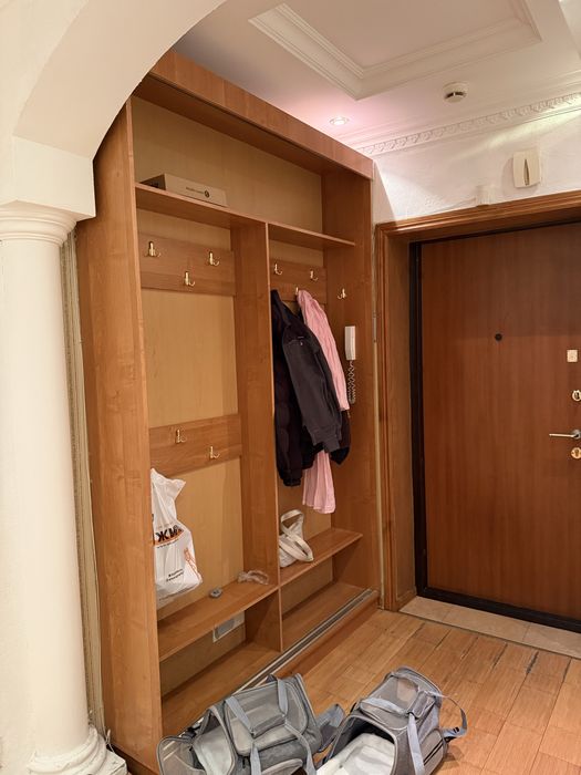 Шкаф в прихожую с крючками без дверей