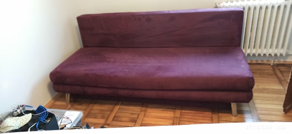 Canapea extensibila in stare bună.