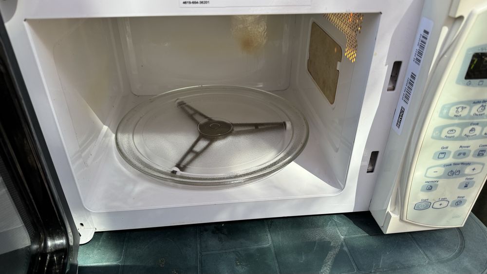 Cuptor cu microunde Whirlpool AVM 562 WP WH – alb, control digital, perfect funcțional