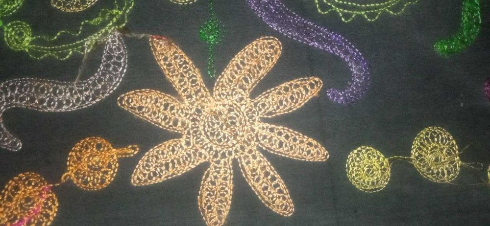 Сюзане ручной работы / Традиционная вышивка (тамбурный шов).