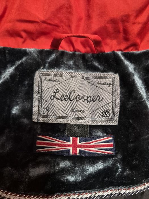 Дамско яке Lee Cooper, размер ХЛ, цвят наситено оранжево, към червено.