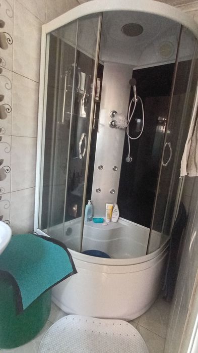 Vând cabina de dus