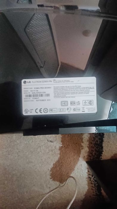 monitor LG Flatron E2360V-PN, diagonală 23 inch, rezoluție Full HD 1920x1080.