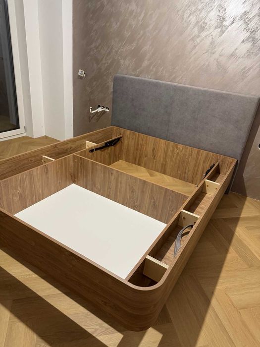 Тапицирана табла за спалня, нова