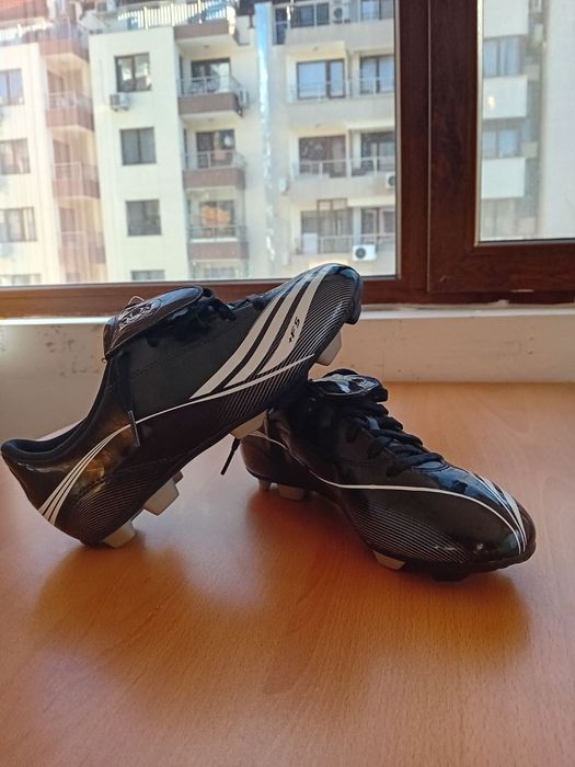 Нови бутонки Adidas, номер 38 за 55 лв.