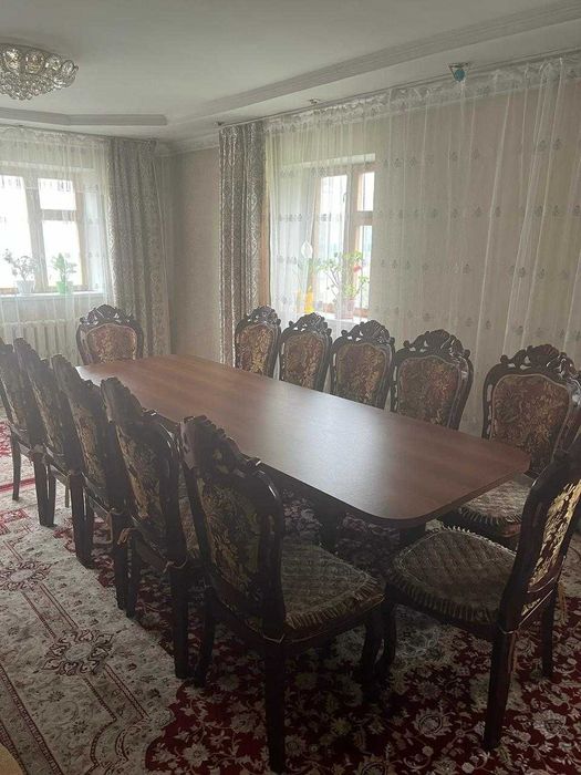 Стол со стульями