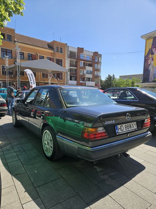 MERCEDES-BENZ E-Class 1989 — imagine 4