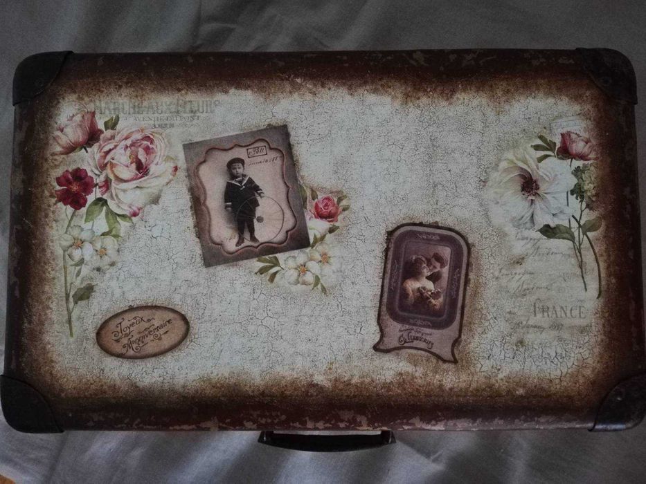 Ретро куфар декориран ВИНТИДЖ декупаж, ръчна изработка