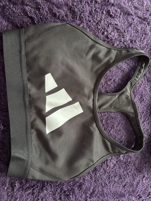 Продавам спортно бюстие