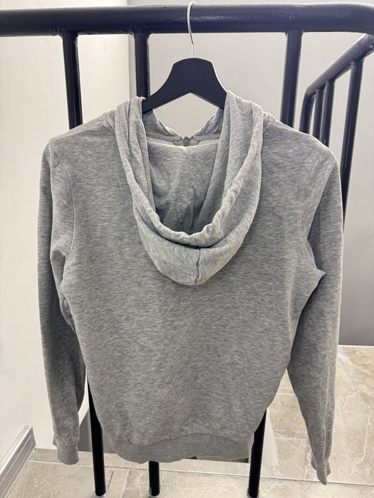 сив суичър с качулка