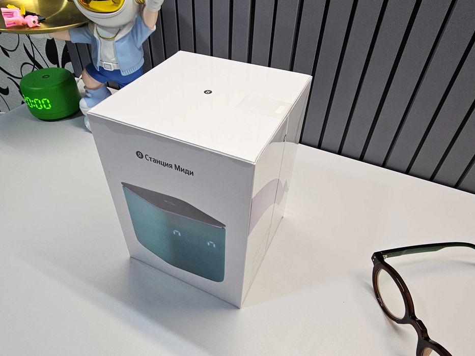 ПРОДАМ НОВЫЙ Яндекс Станция Миди (Умная колонка с Алисой).
