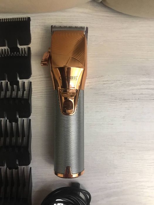 Cronier moshinka sotiladi srochna