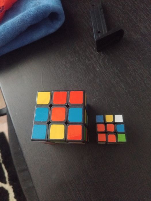 Продать 2 кубика рубика